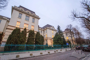 Вул. Пекарська, 69 – адміністративний корпус Медичного університету ім. Д. Галицького