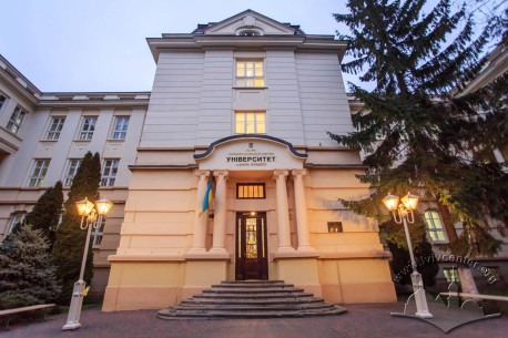 Вул. Пекарська, 69.