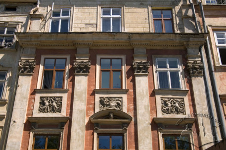 Pl. Rynok, 8. Part of the main facade (2nd to 4th floor level)