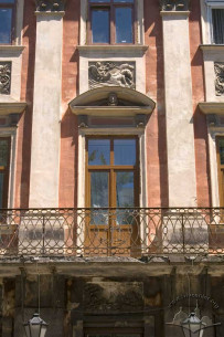 Pl. Rynok, 8. 2nd floor balcony doors