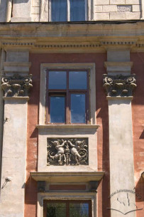 Pl. Rynok, 8. A 3rd floor window