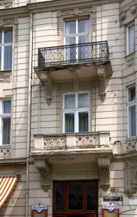Просп. Шевченка, 25. Фрагмент головного фасаду