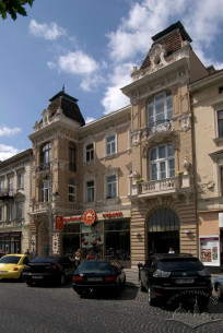 Просп. Шевченка, 10. Вид на головний фасад з північного сходу