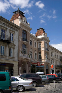 Просп. Шевченка, 10. Вид на головний фасад будинку