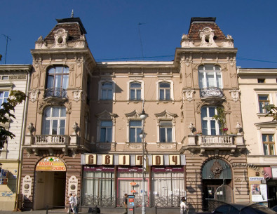 Просп. Шевченка, 10. Головний фасад будинку