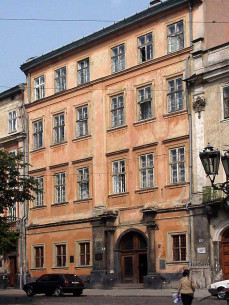 Pl. Rynok, 9. View of the main facade