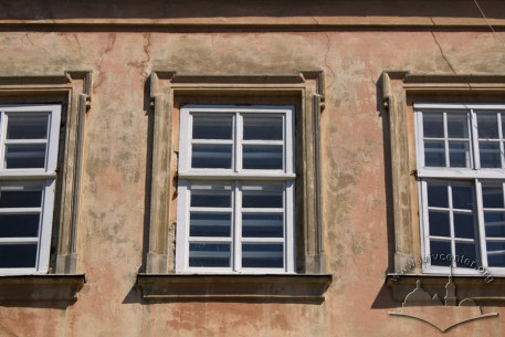 Pl. Rynok, 9. The 3rd floor windows