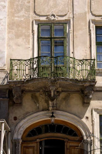 Pl. Rynok, 10. A 2nd floor balcony