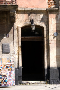 Pl. Rynok, 5. The main entrance