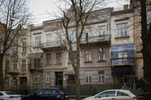 Вул. Коновальця, 17 – житловий будинок