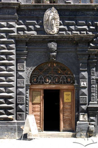 Пл. Ринок, 4. Головний портал кам'яниці