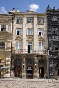 Pl. Rynok, 3. The main facade