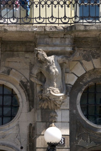 Pl. Rynok, 3. A stone atlant supporting the 2nd floor balcony