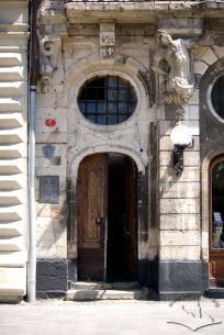 Pl. Rynok, 3. View of the main entrance