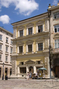Pl. Rynok, 2. View of the main facade