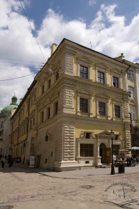 Pl. Rynok, 2. An overall view