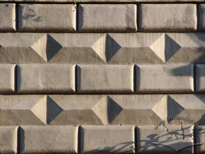 Pl. Rynok, 14. Alternating rows of prismatic&diamond rustication