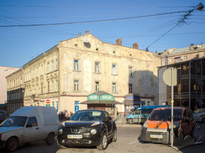 Перехрестя вулиць Шпитальної і Куліша. Тут до 1941 року стояла синагога