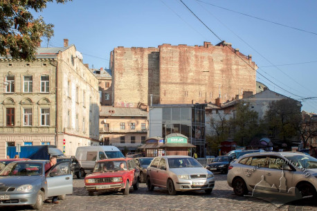 Перехрестя вулиць Шпитальної і Куліша. Тут до 1941 року стояла синагога