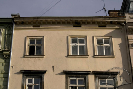 Пл. Ринок, 21. Фасад в рівні ІІІ-IV-го поверхів