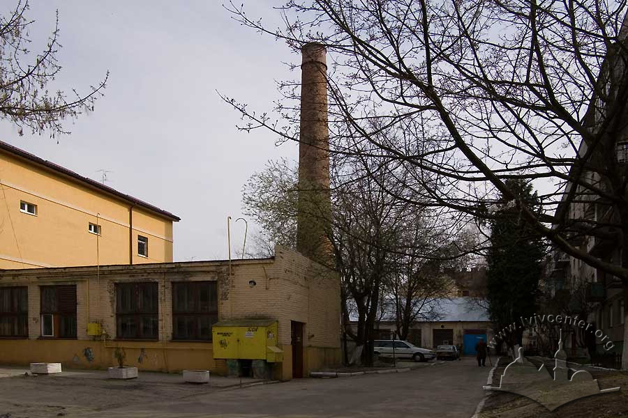 Вул. Генерала Чупринки, 58a – кол. корпус фабрики