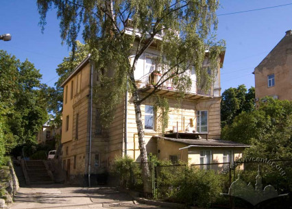 Vul. Kotliarevskoho, 33. A view from the south