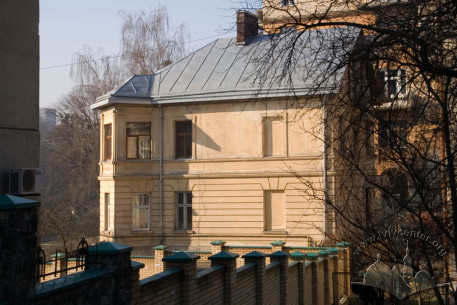 Vul. Kotliarevskoho, 33. A view from the east