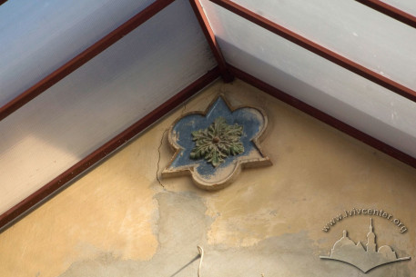 Vul. Kotliarevskoho, 33. A detail on the main facade