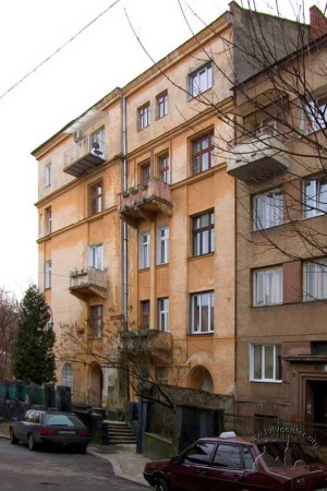 Вул. Котляревського, 35 – житловий будинок