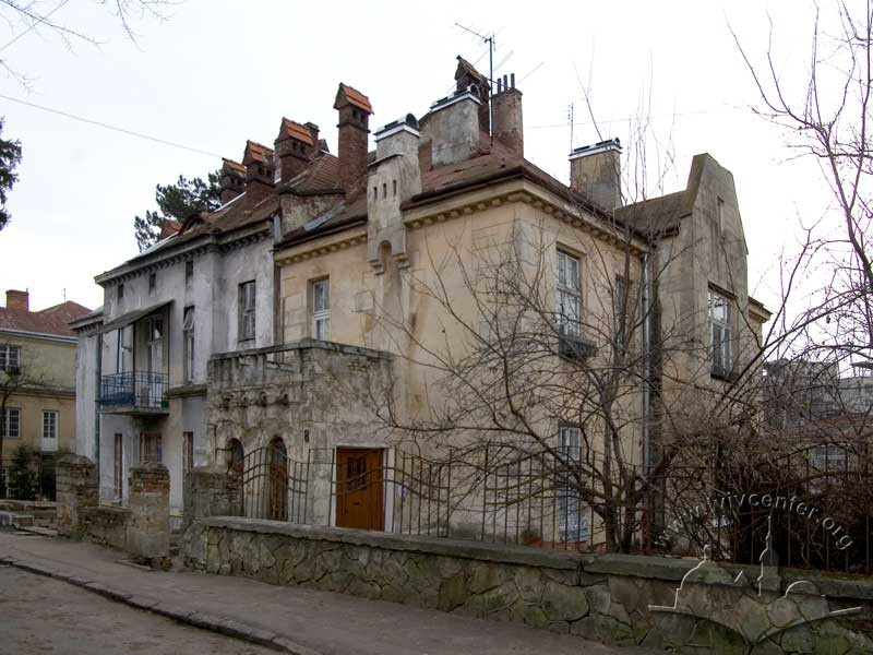 Вул. Метрологічна, 8 – житловий будинок