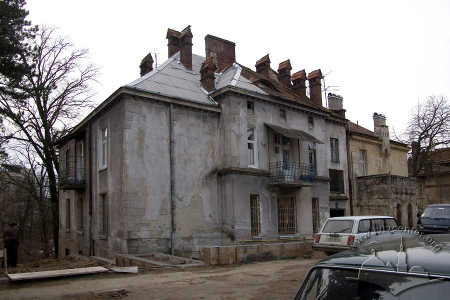 Вул. Метрологічна, 10 – житловий будинок