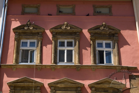Pl. Rynok, 28. the 3rd floor windows