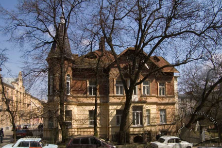 Вул. Генерала Чупринки, 33. Вид на бічний фасад з вул. Левинського