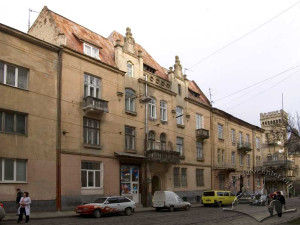 Вул. Генерала Чупринки, 56 – житловий будинок