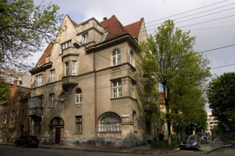 Вул. Генерала Чупринки, 68.