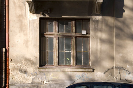 Вул. Генерала Чупринки, 68. Одне з вікон 1-го поверху