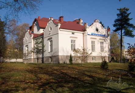 Вул. Генерала Чупринки, 72. Загальний вигляд будинку з півдня
