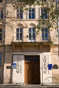 Vul. Vynnychenka, 24. The main entrance