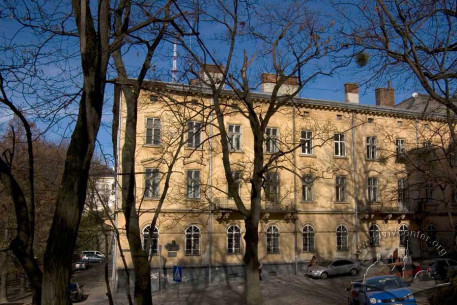 Vul. Vynnychenka, 24. View of the lateral (southern) facade