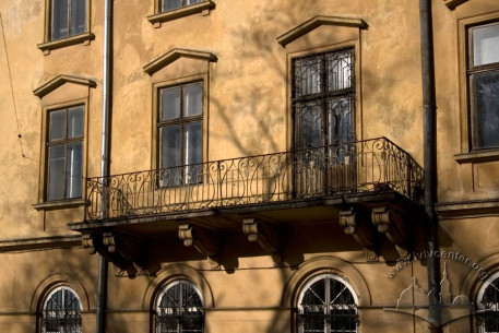 Vul. Vynnychenka, 24. 2nd floor balcony on the lateral facade
