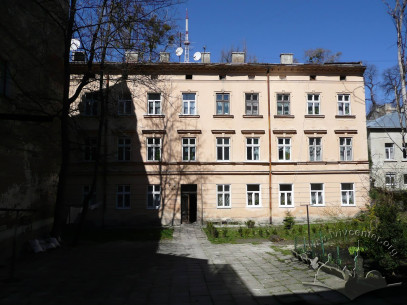 Вул. Лисенка, 7. Будинок у тилу ділянки