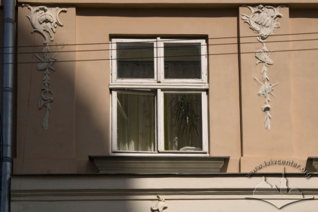 Вул. Краківська, 24. Вікно 3-го поверху