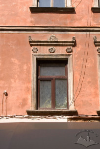 Вул. Ставропігійська, 5. Вікно 2-го поверху