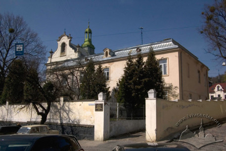 Вул. Личаківська, 49. Вигляд з перехрестя вулиць Малої і Солодової.