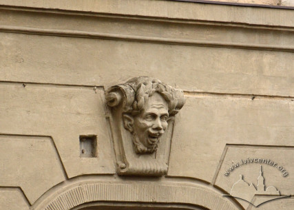 Vul. Teatralna, 10. One of mascarons above first floor windows