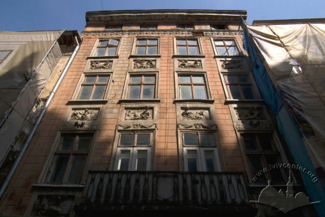 Вул. Шевська, 10. Фрагмент головного фасаду