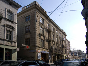 Вул. Коперника, 9 – кінотеатр "Кінопалац-Коперник"