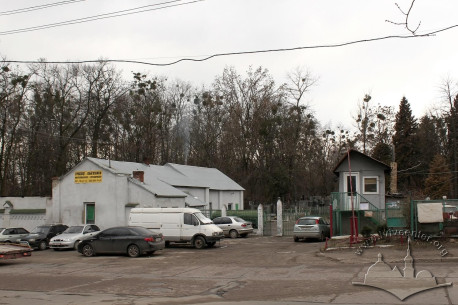 Entrance to the new Jewish cemetery from vul. Yeroshenka. Beth Tahora was located near the entrance, on the right.