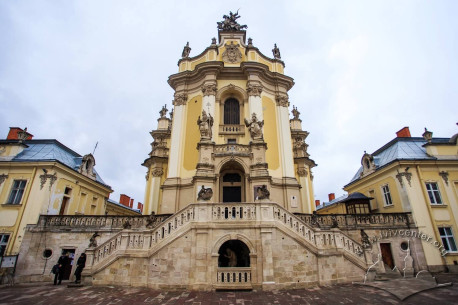 Pl. Sv. Yura, 5. Main (eastern) facade of the church
