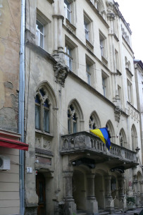 Вул. Курбаса, 3. Головний фасад будинку